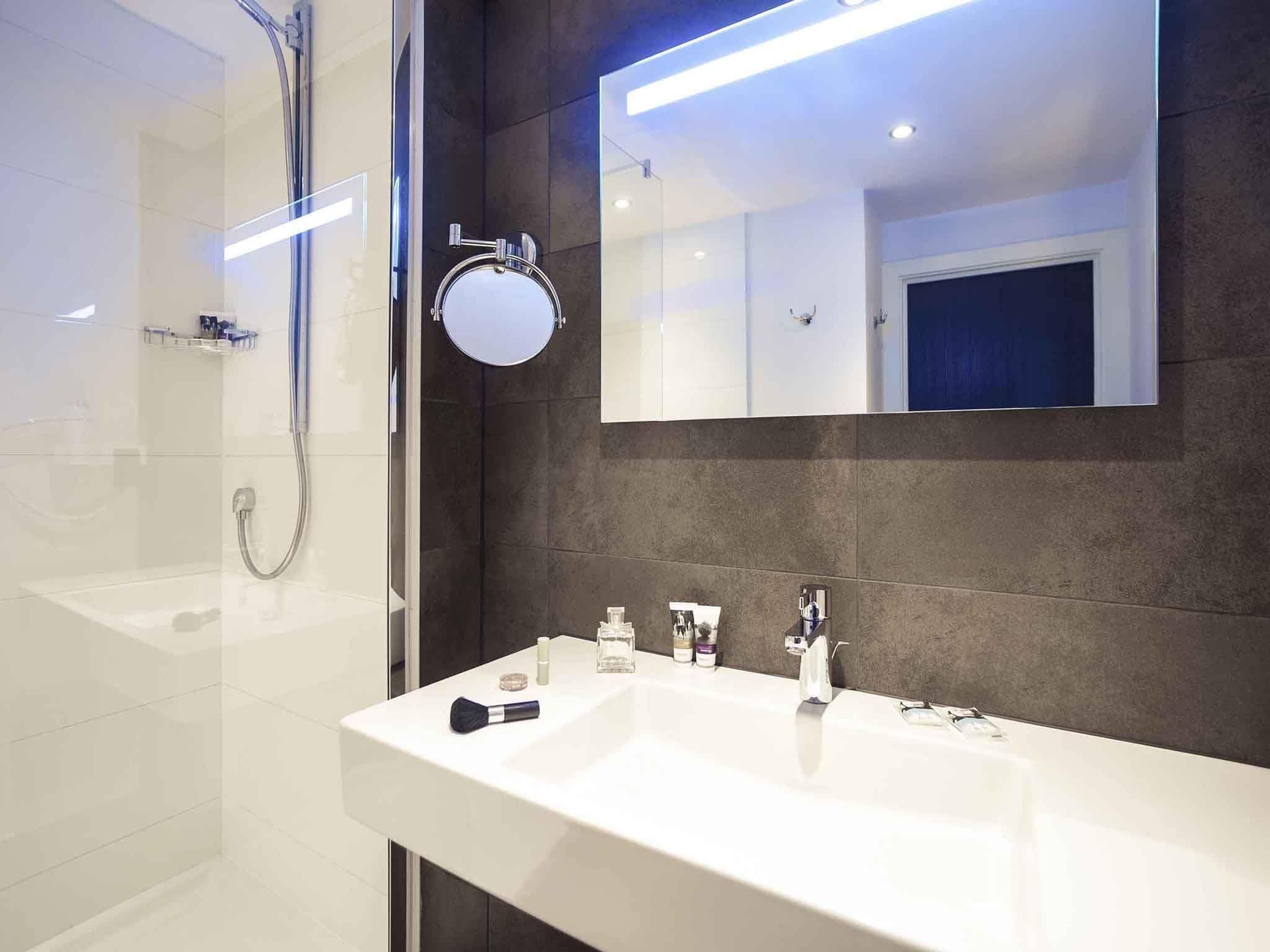 Minibar, két bảo mật tại phòng, bàn, màn/rèm cản sáng 