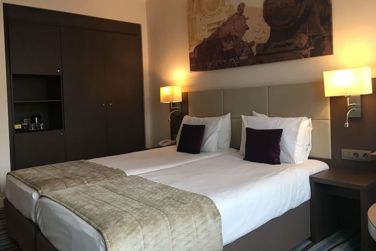 Superior Twin Room, 2 Single Beds, Accessible | Minibar, in-room safe, desk, blackout curtains