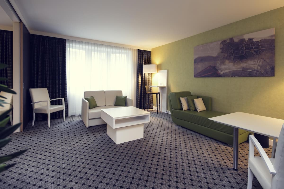 Suite ejecutiva, 1 cama matrimonial | Minibar, caja de seguridad en la habitación y escritorio