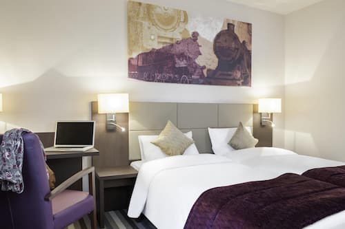Superior Room, 2 Twin Beds | Minibar, in-room safe, desk, blackout drapes