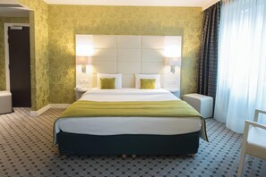 Svit Executive - 1 dubbelsäng | Minibar, värdeförvaringsskåp på rummet och skrivbord