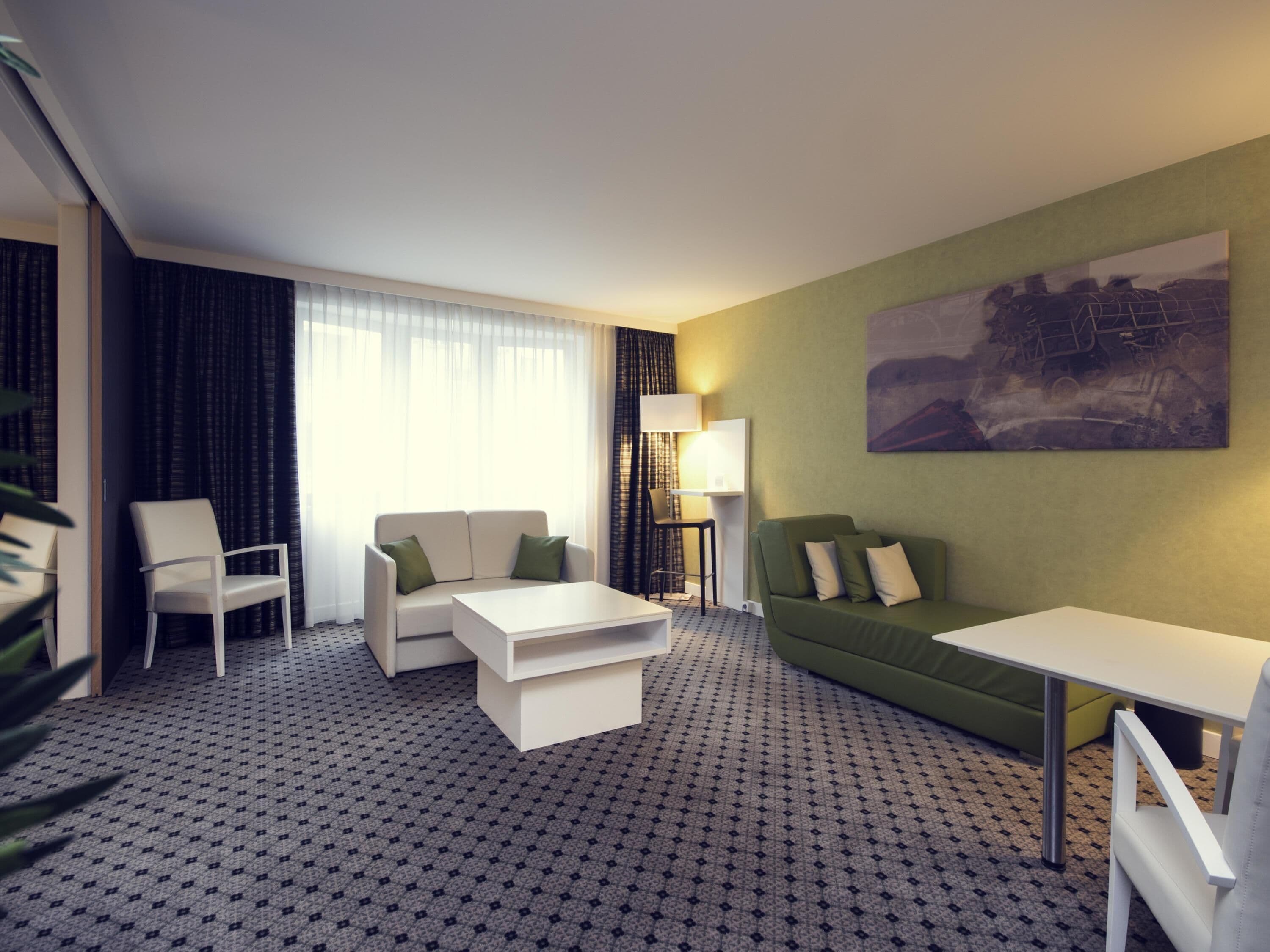 executive suite, 1 double bed | minibar, in-room safe, desk, blackout curtains
