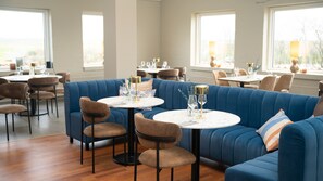 Lunch and dinner served, sea views 