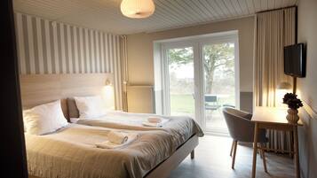 Individuell dekoriert, individuell eingerichtet, Schreibtisch