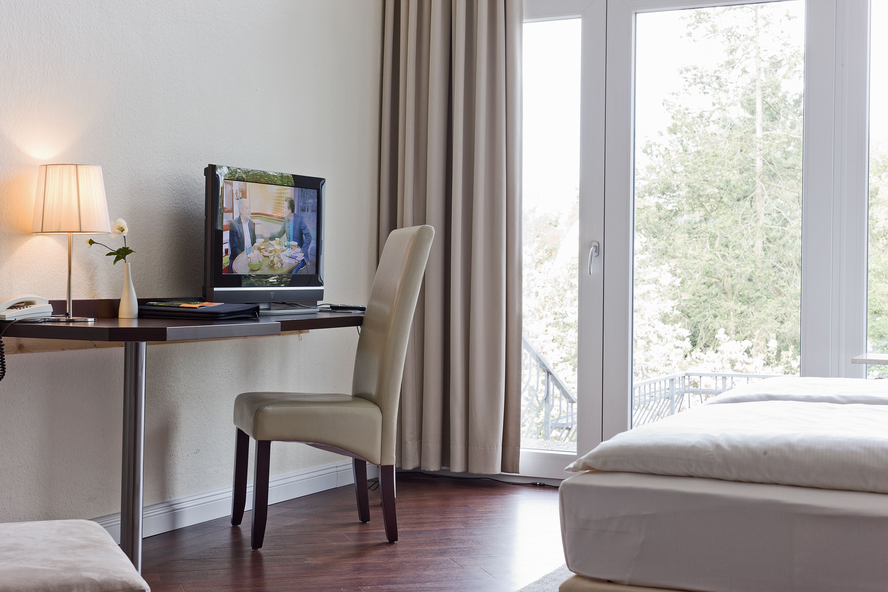 1 bedroom, hypo-allergenic bedding, desk, blackout curtains