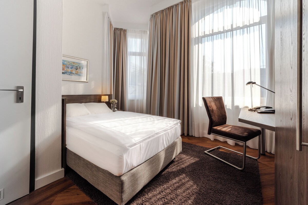 Hypo-allergenic bedding, desk, blackout curtains, soundproofing