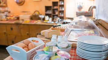 TĂ€gliches inbegriffenes FrĂŒhstĂŒcksbuffet