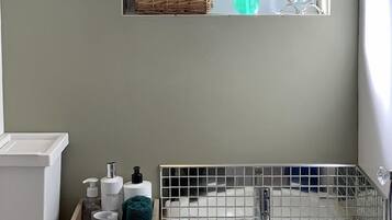 Comfort Cottage, Garden View (The Guest House) | Bathroom