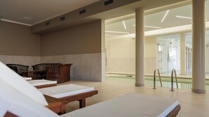 A hotel room with a pool area, including lounge chairs and a pool. - HC Hotel Cremona Pilgrim's (Cicognolo)