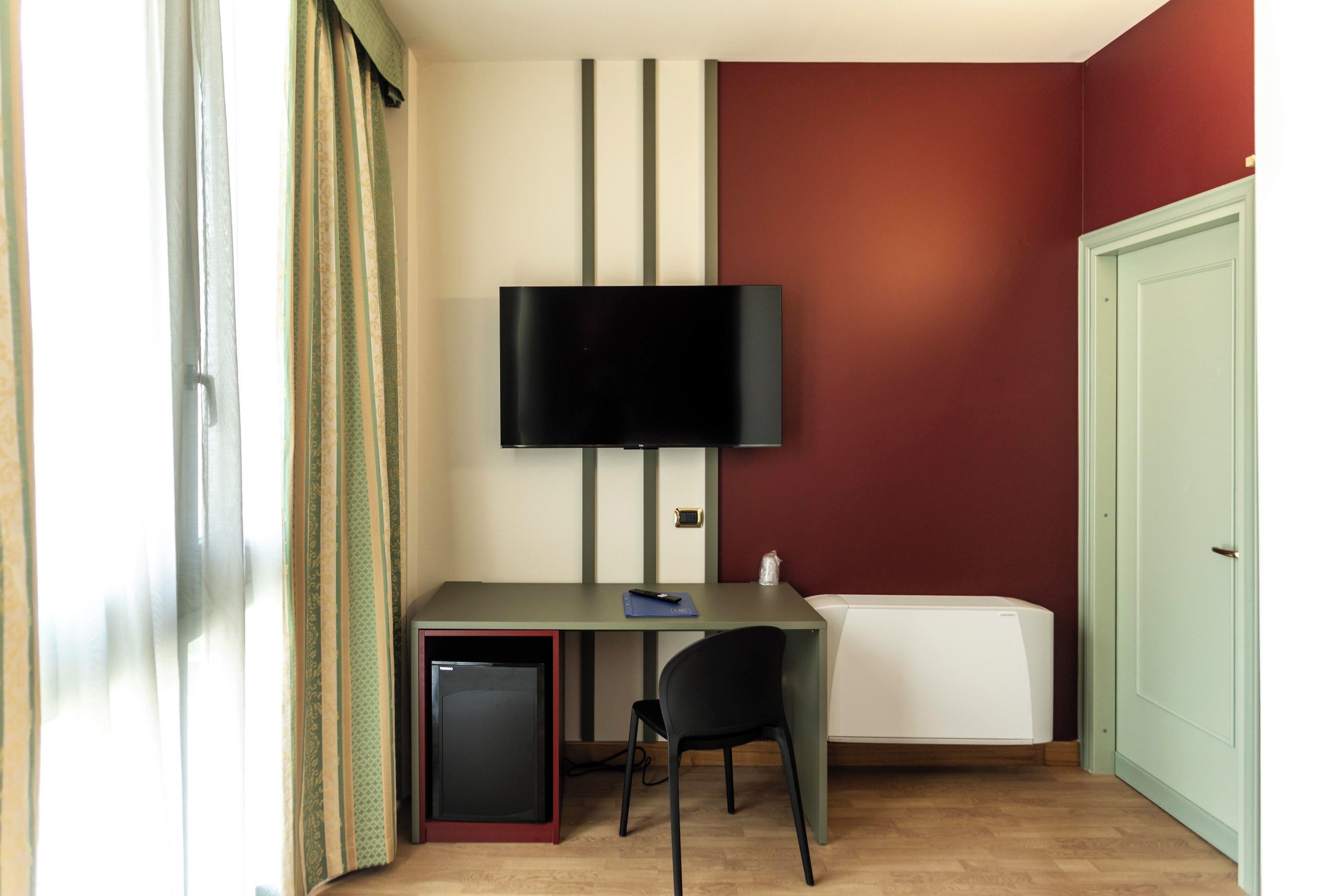 Superior Triple Room | In-room safe, desk, WiFi (free), bed sheets