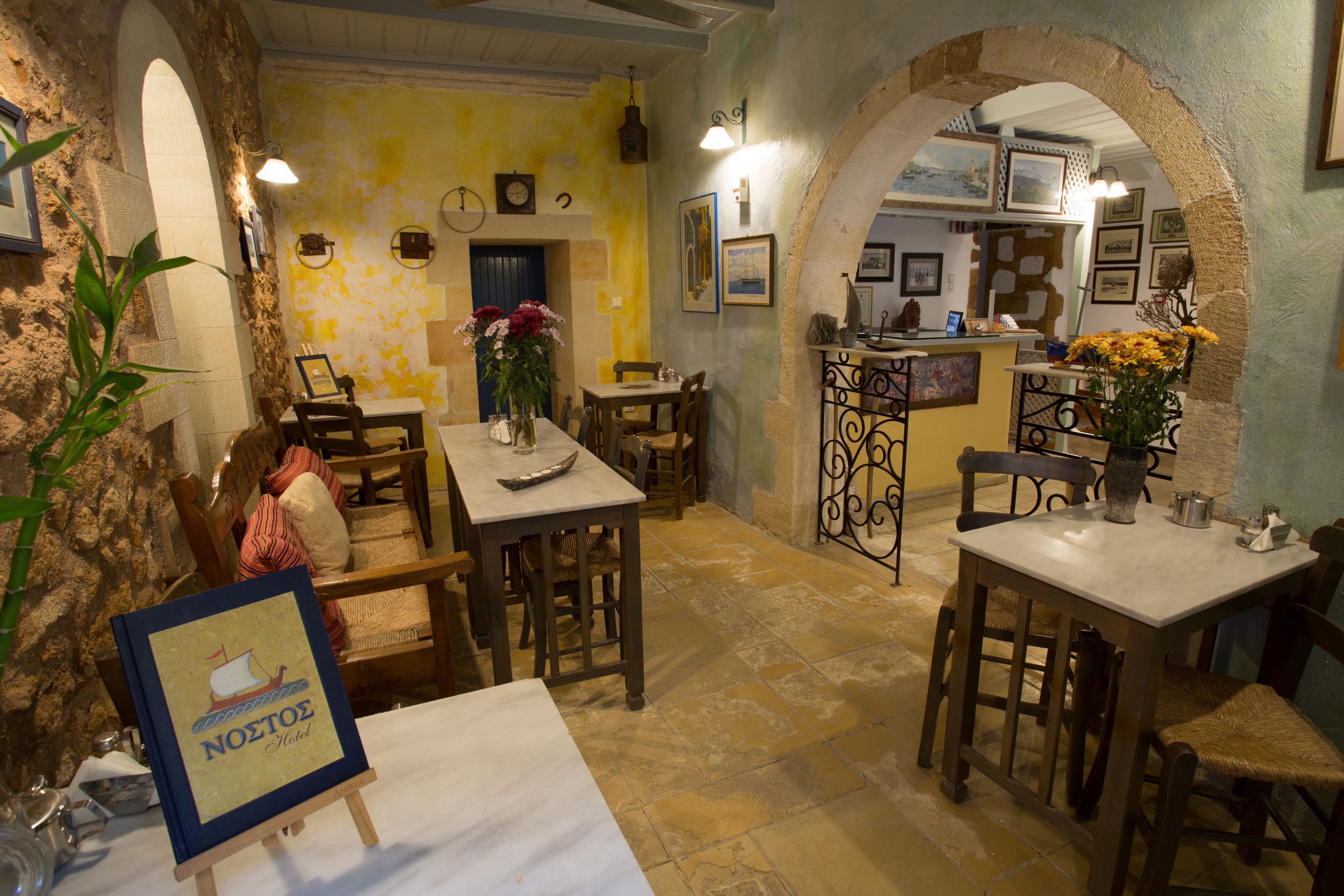 Daily continental breakfast (EUR 13 per person)