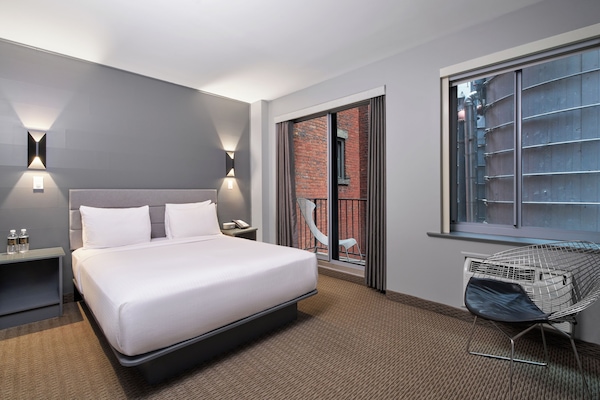 Superior-huone, 1 keskisuuri parisänky | Ylelliset vuodevaatteet, tallelokero huoneessa, äänieristys