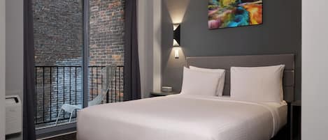 Superior Room, 1 Queen Bed | Premium bedding, in-room safe, soundproofing, iron/ironing board