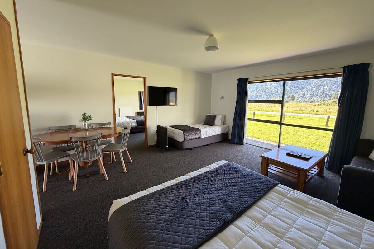 Standard Suite, 1 Bedroom, Non Smoking, Kitchen