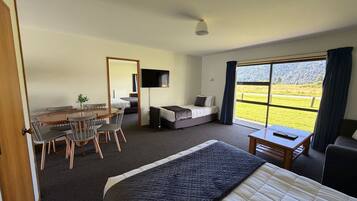 Standard Suite, 1 Bedroom, Non Smoking, Kitchen