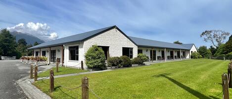 Fachada de la propiedad