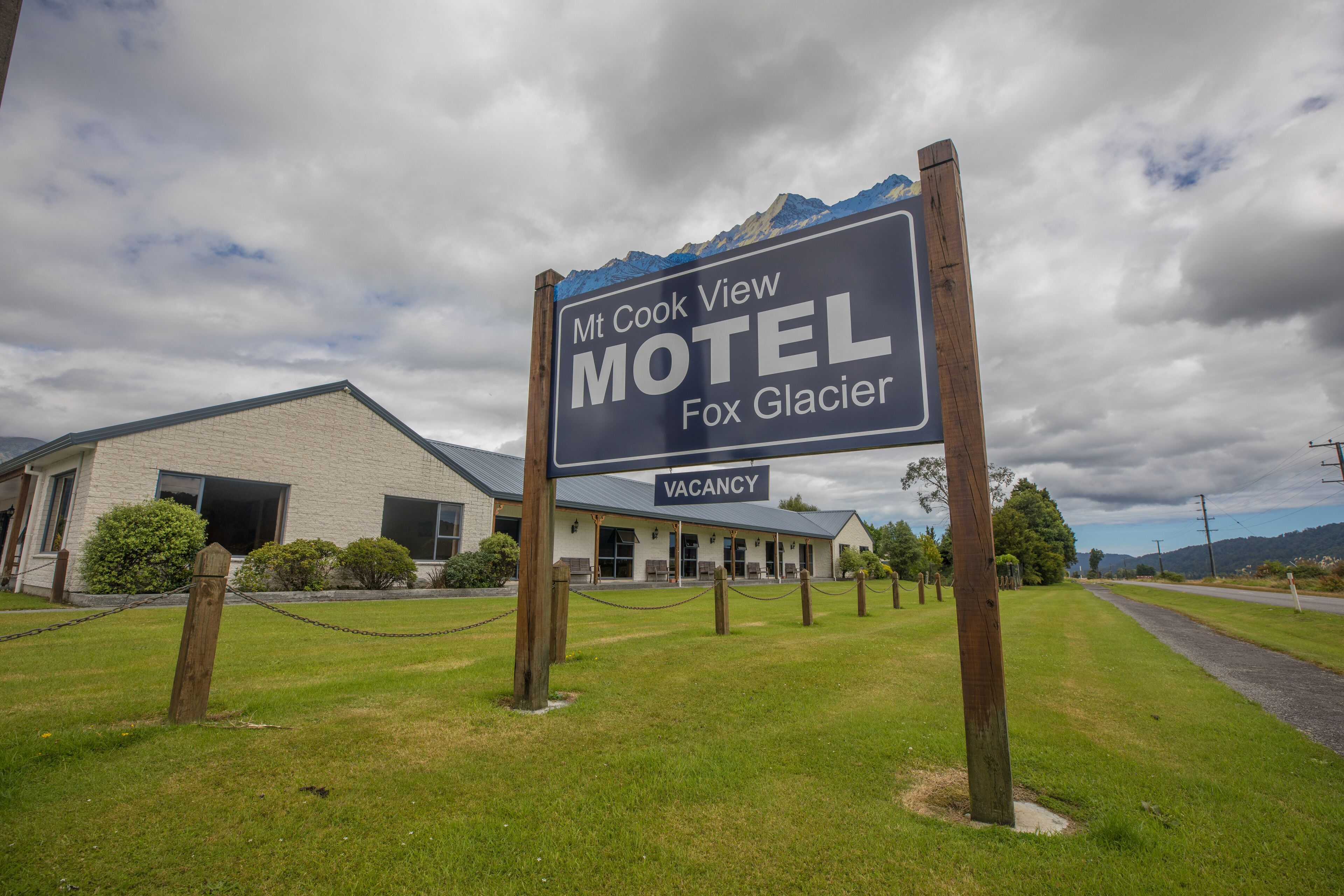 A motel sign indicating vacancy at Mt Cook View Motel in Fox Glacier.