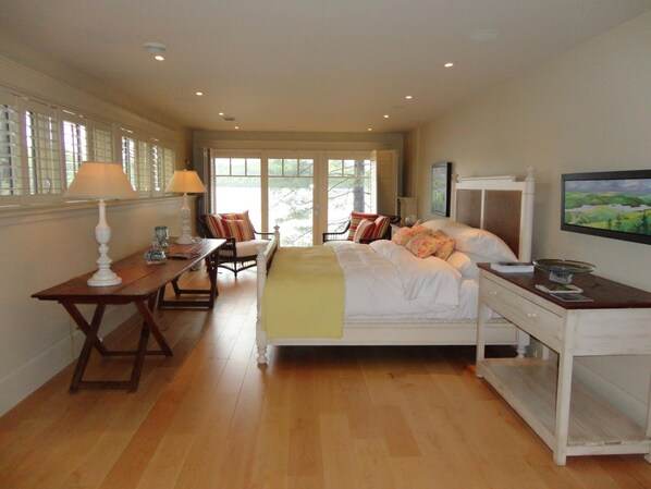 Suite, 1 King-Bett, Seeblick | Bügeleisen/Bügelbrett, kostenloses WLAN, Bettwäsche