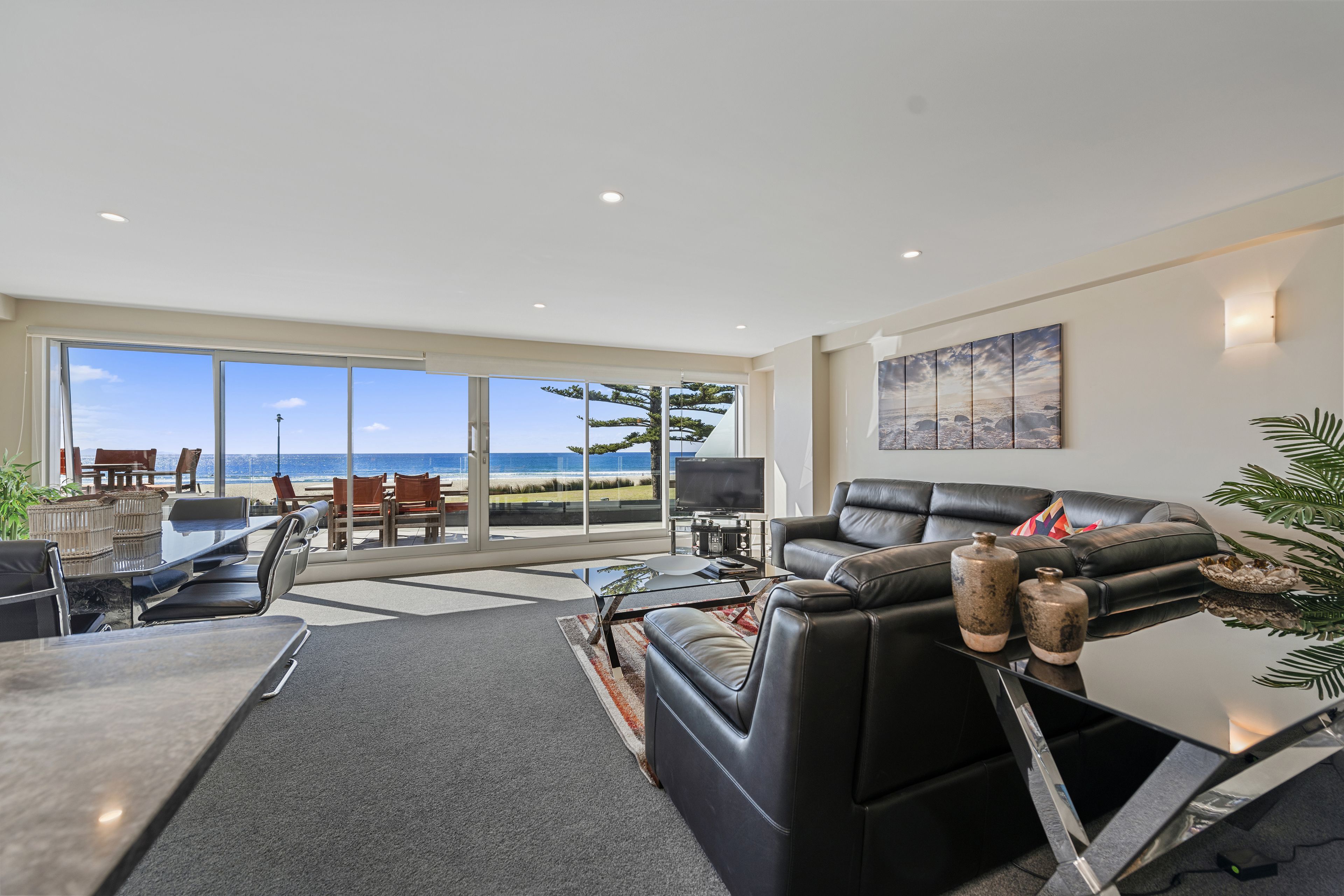 Apartment, 2 Bedrooms, Ocean View | Living area