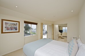 Penthouse, 2 slaapkamers, uitzicht op zee | 1 slaapkamer, pillowtop-bedden, een minibar, een kluis op de kamer