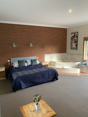 Deluxe King Spa Room