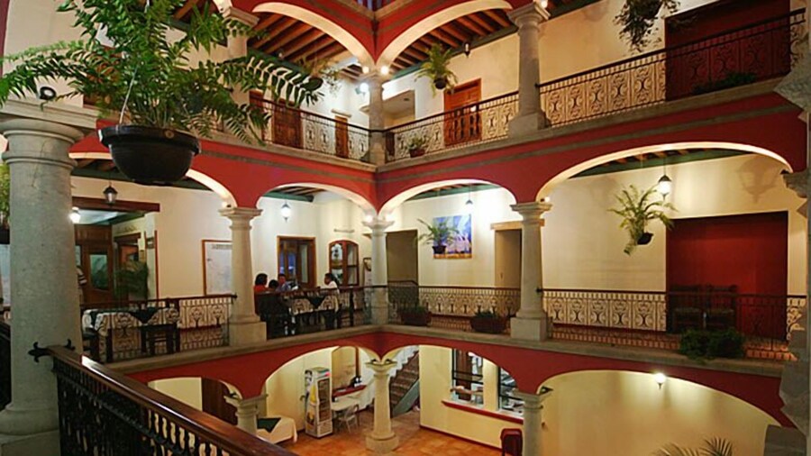 Hotel Cantera Real