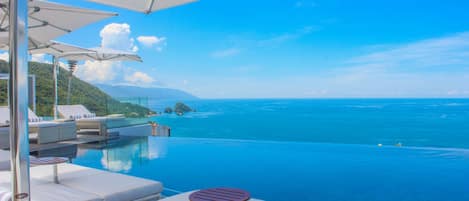 4 Außenpools, Cabañas (kostenlos), Sonnenschirme