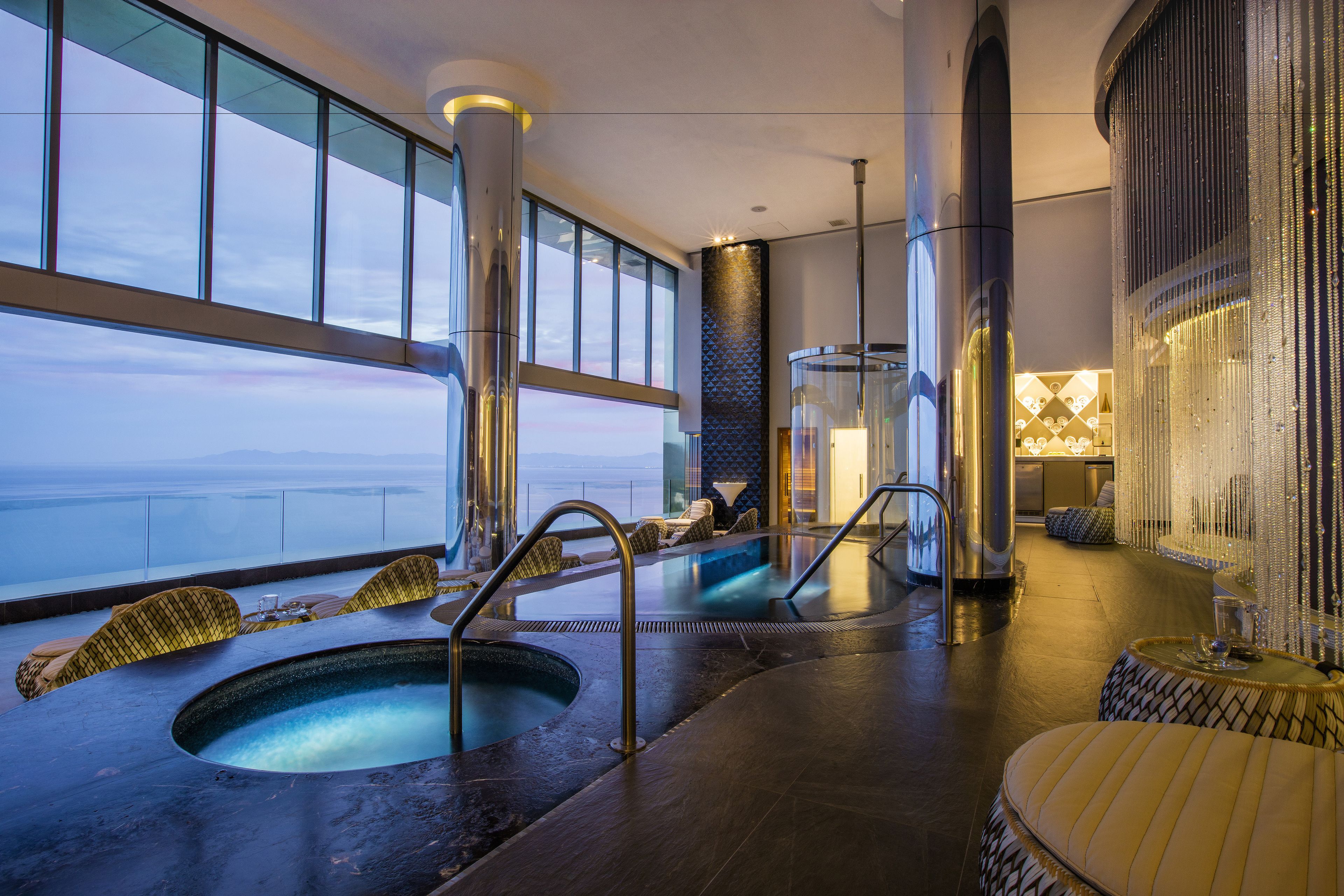 Couples treatment room(s), sauna, hot tub, steam room