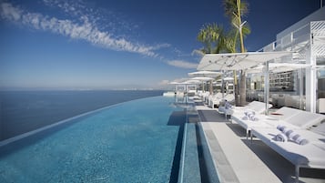 4 outdoor pools, free pool cabanas, pool umbrellas