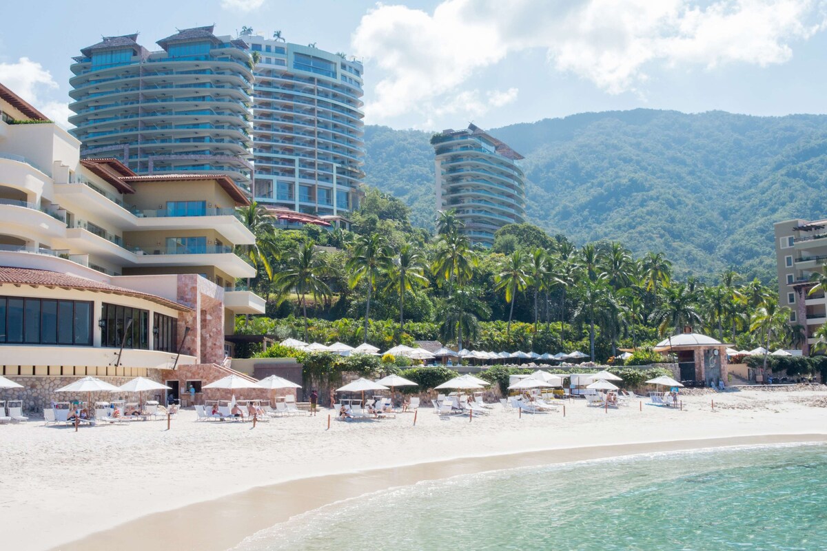 On the beach, white sand, sun loungers, beach umbrellas