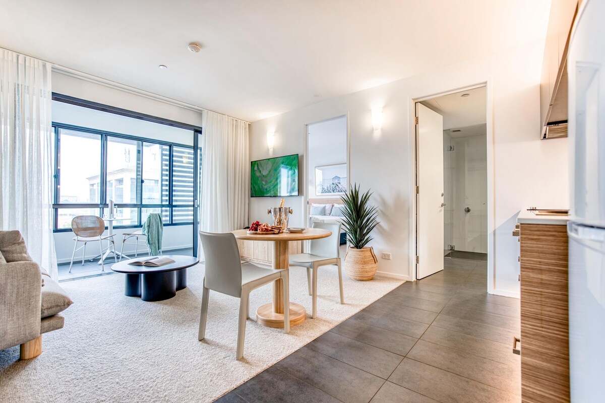 Apartment, 1 Bedroom | Laptop workspace, soundproofing, iron/ironing board, cribs (surcharge)