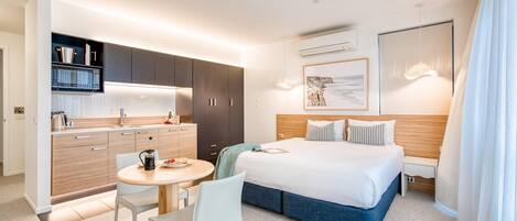 Studio | Laptop workspace, soundproofing, iron/ironing board, cribs/infant beds