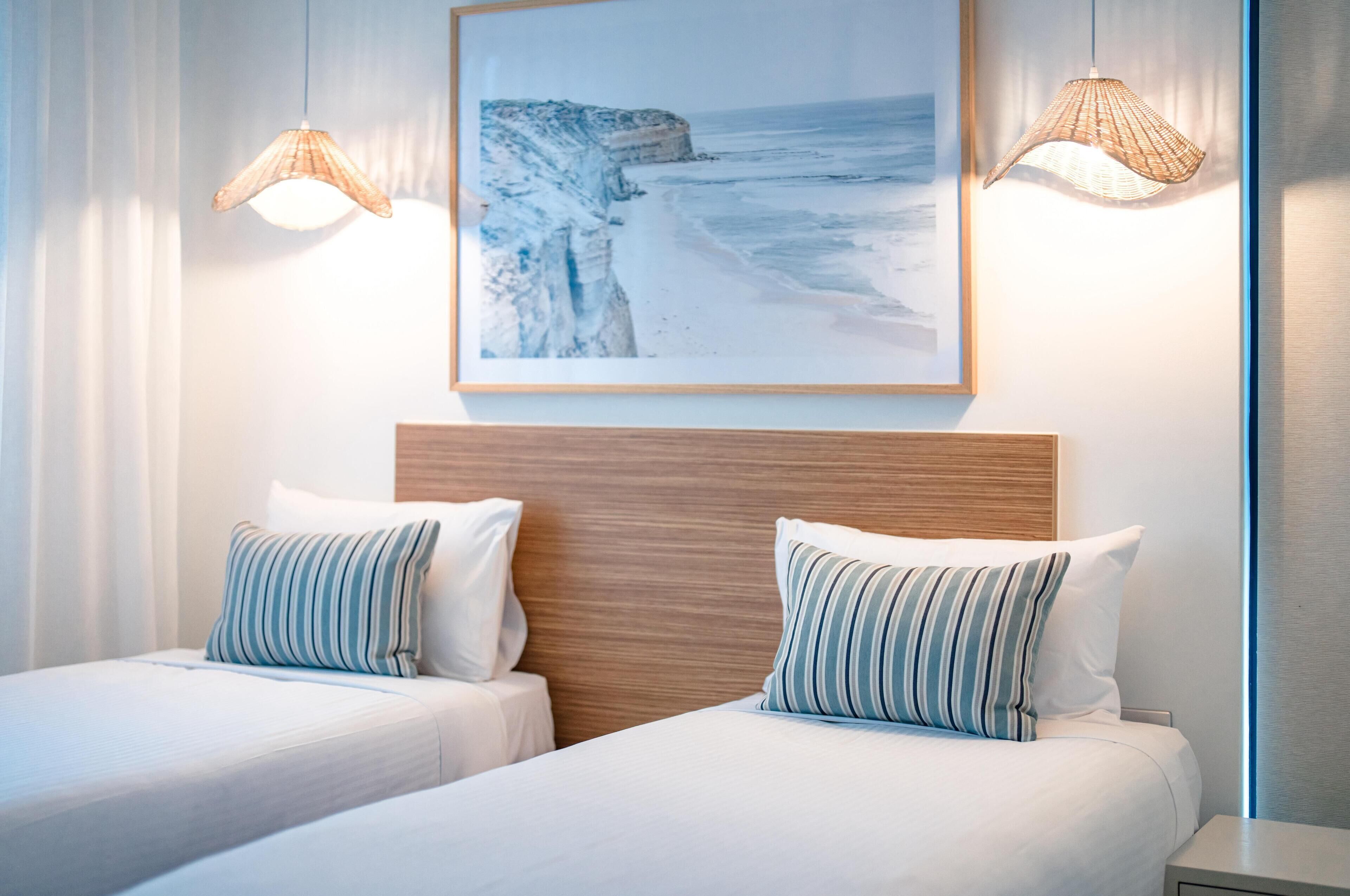 Apartamento família, 2 quartos | Espaço de trabalho para notebook, quartos à prova de som