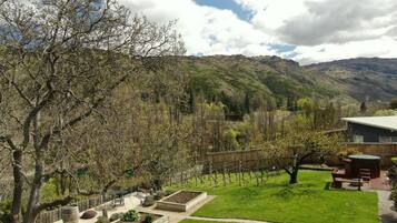 Comfort Studio Suite, 1 Bedroom, Kitchenette, Mountain View | Mountain view