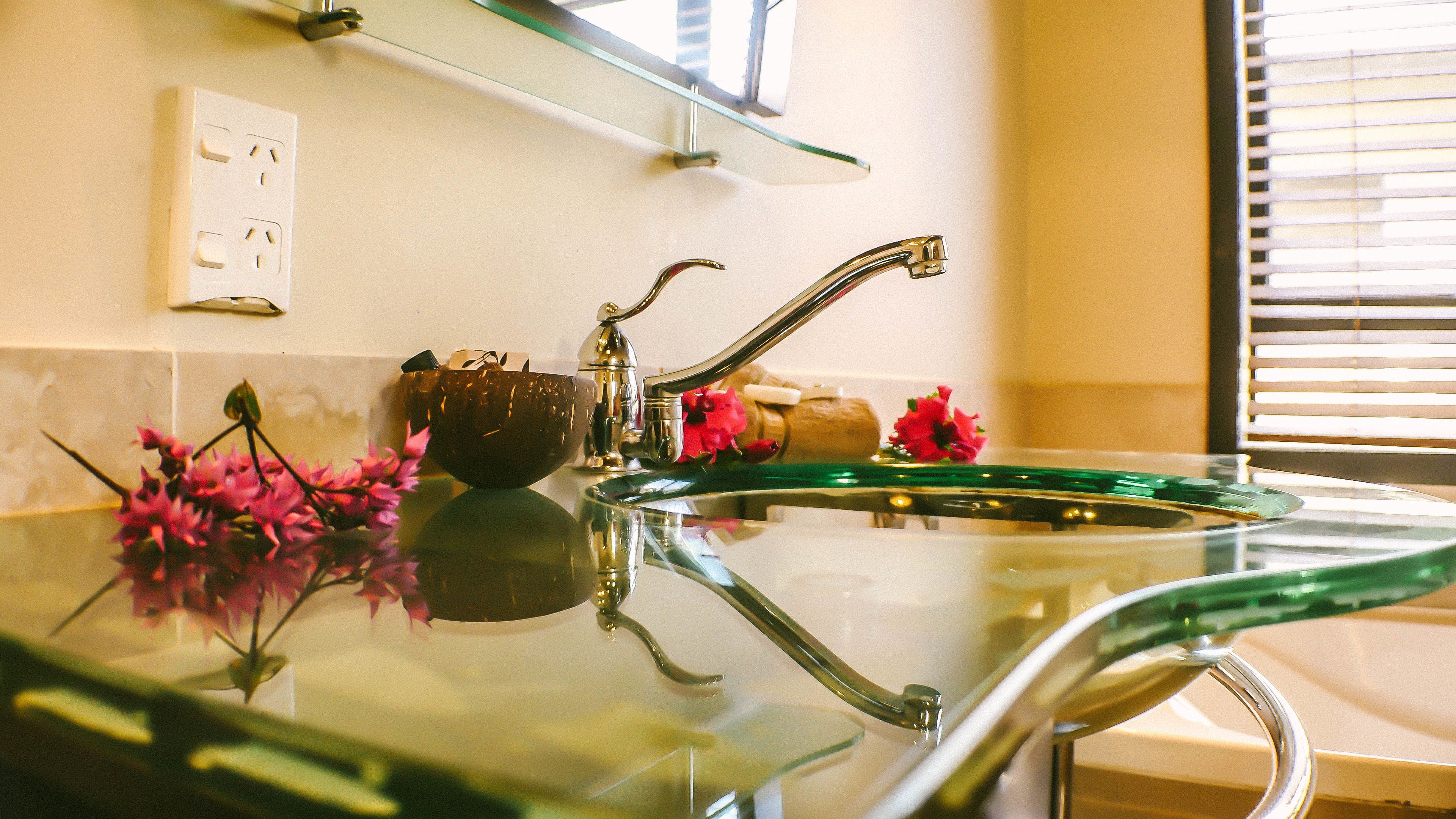 deluxe villa, beachfront | bathroom | shower, free toiletries, hair dryer, bathrobes