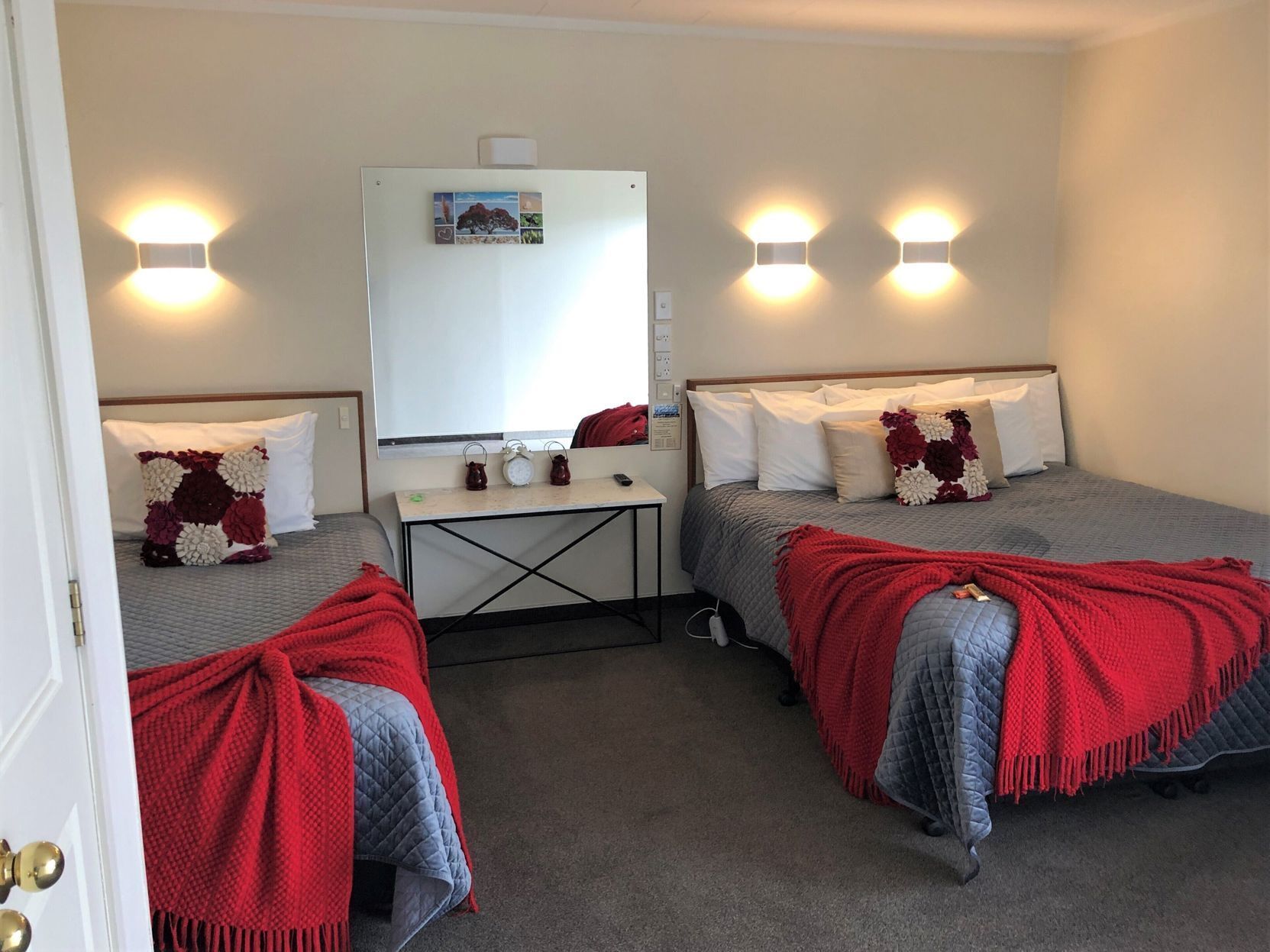 1 quarto, cofres nos quartos, ferros/tábuas de passar roupa