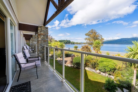 Vista desde la habitación. Fiordland Lakeview Motel and Apartments