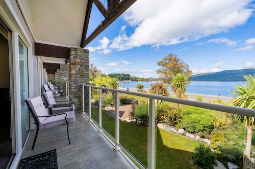 Fiordland Lakeview Motel and Apartments