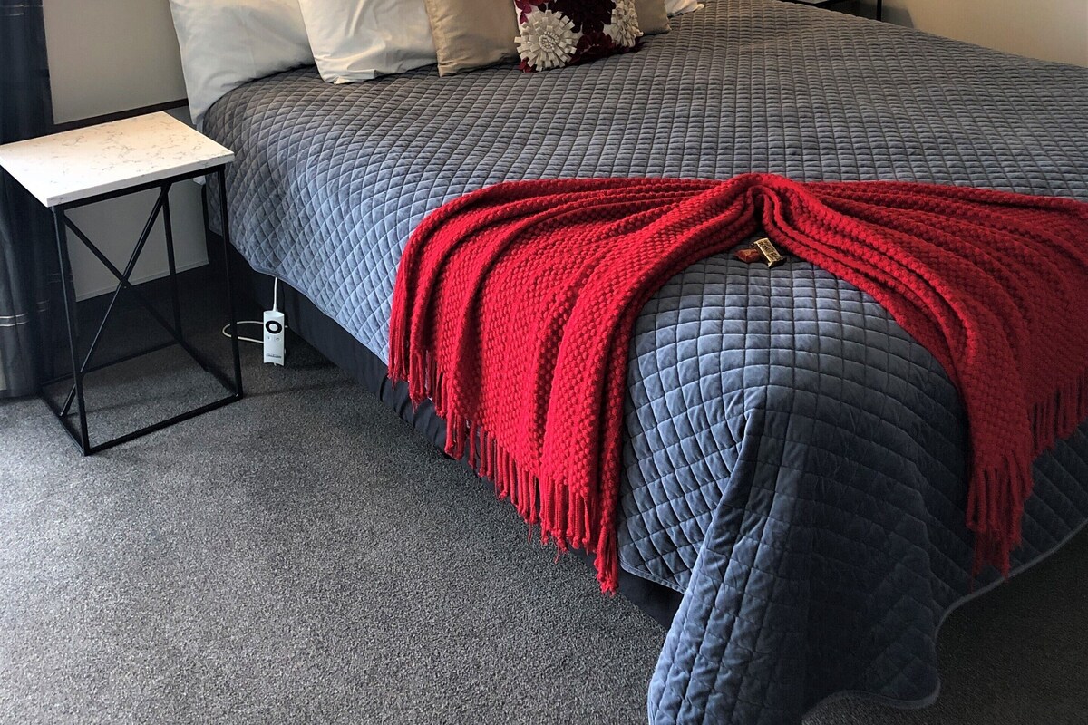 1 chambre, coffres-forts dans les chambres, fer et planche à repasser