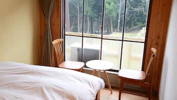 羽绒被、笔记本电脑工作区、免费 WiFi、床单