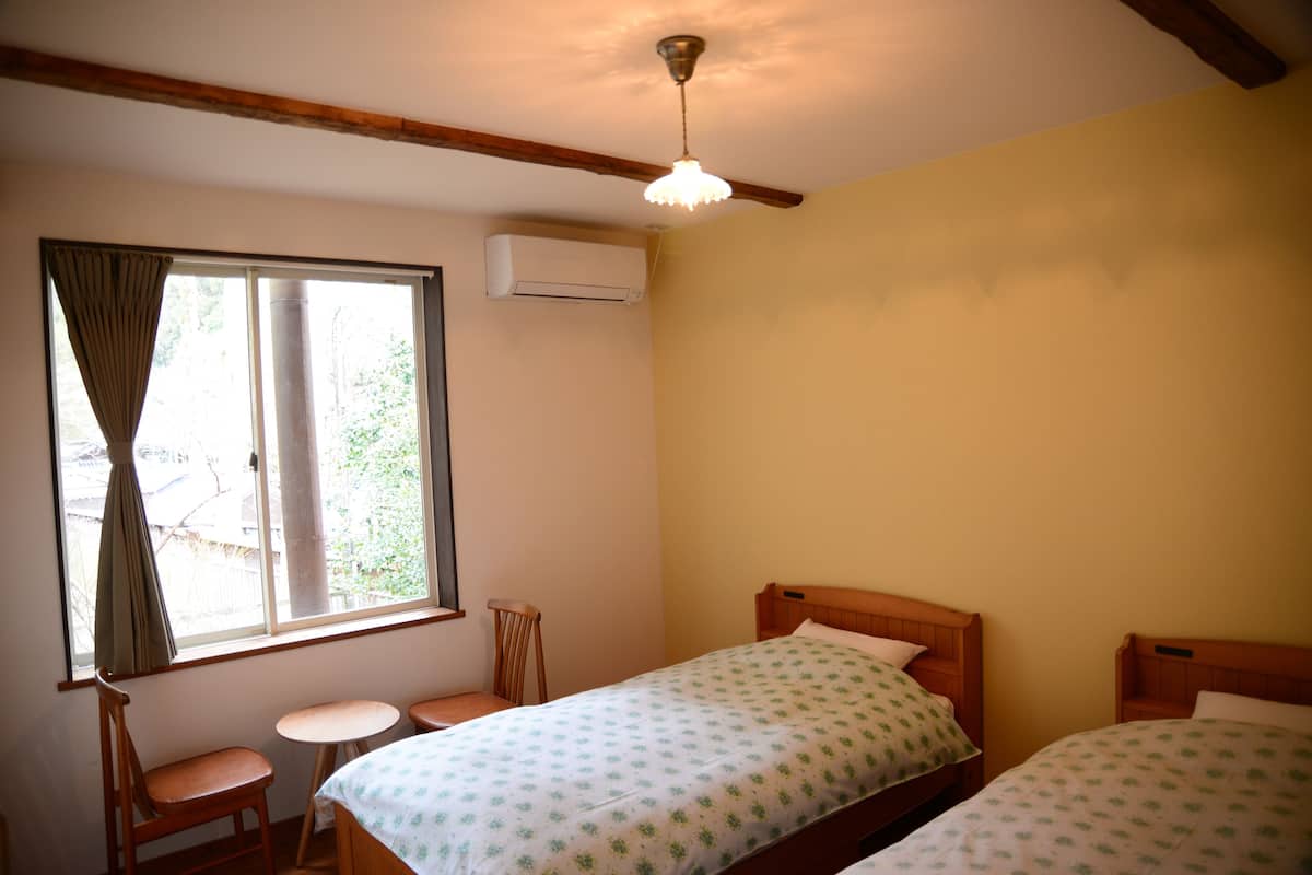 Down duvets, laptop workspace, free WiFi, bed sheets