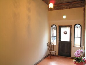 Interior entrance - The Deer Park Inn (Nara)