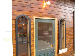 Entrée de l’hébergement