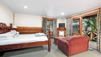 Standard Cabin, Non Smoking (Dragon Fly Suite) | Iron/ironing board, bed sheets