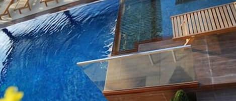 Sesongbasert utendørsbasseng