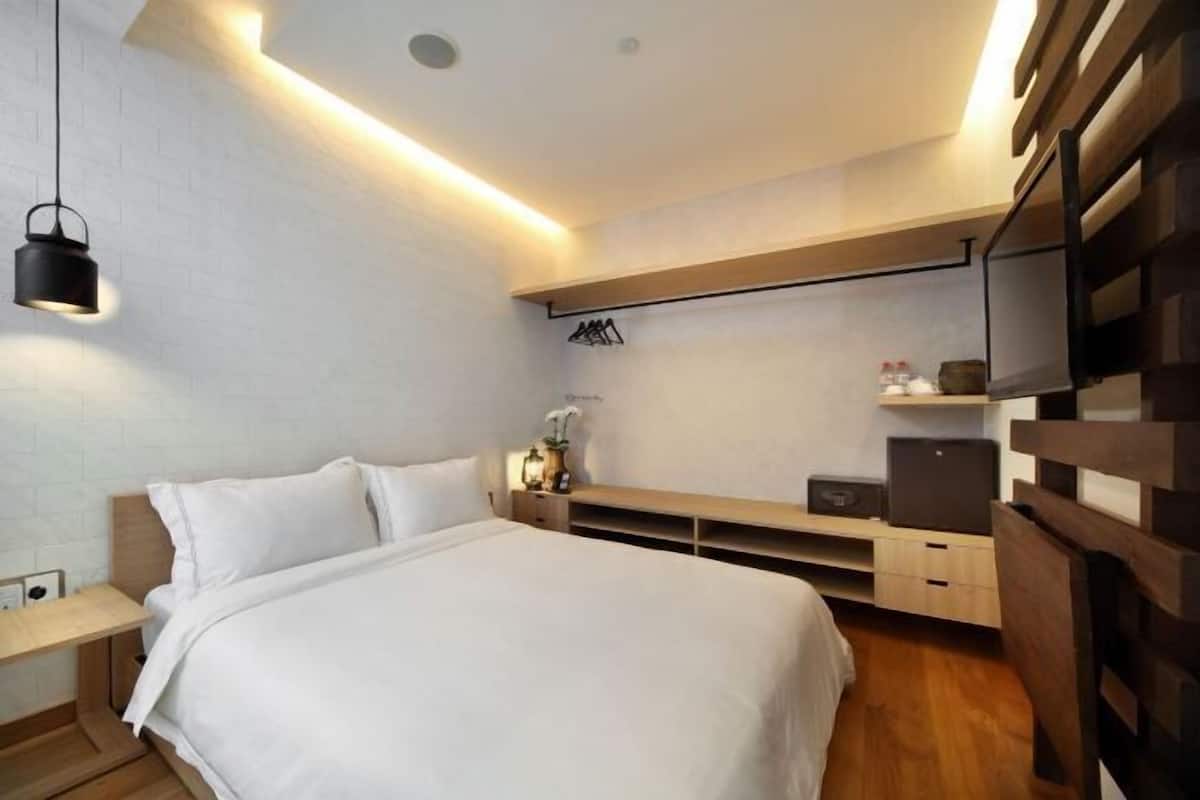 1 bedroom, in-room safe, iron/ironing board, free cots/infant beds