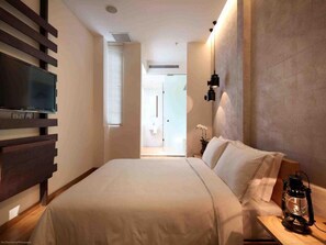 Deluxe Room, 1 Queen Bed, Private Bathroom | In-room safe, iron/ironing board, free cots/infant beds, free WiFi - Hotel Clover 769 North Bridge Road (Singapore)