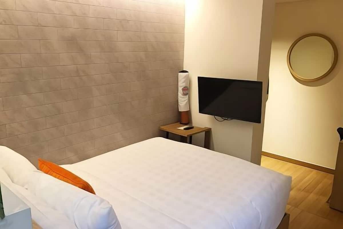1 bedroom, in-room safe, iron/ironing board, free cots/infant beds
