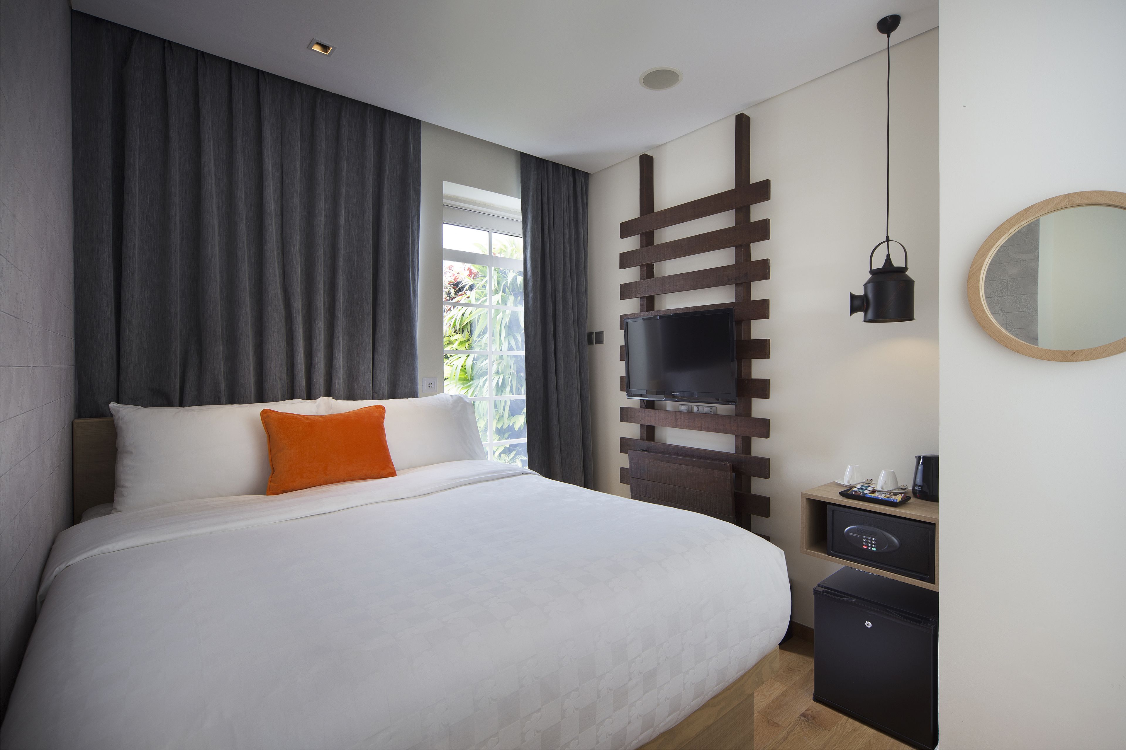 premier suite, 1 bedroom, bathtub (outdoor) | 1 bedroom, in-room safe, iron/ironing board, free cots/infant beds