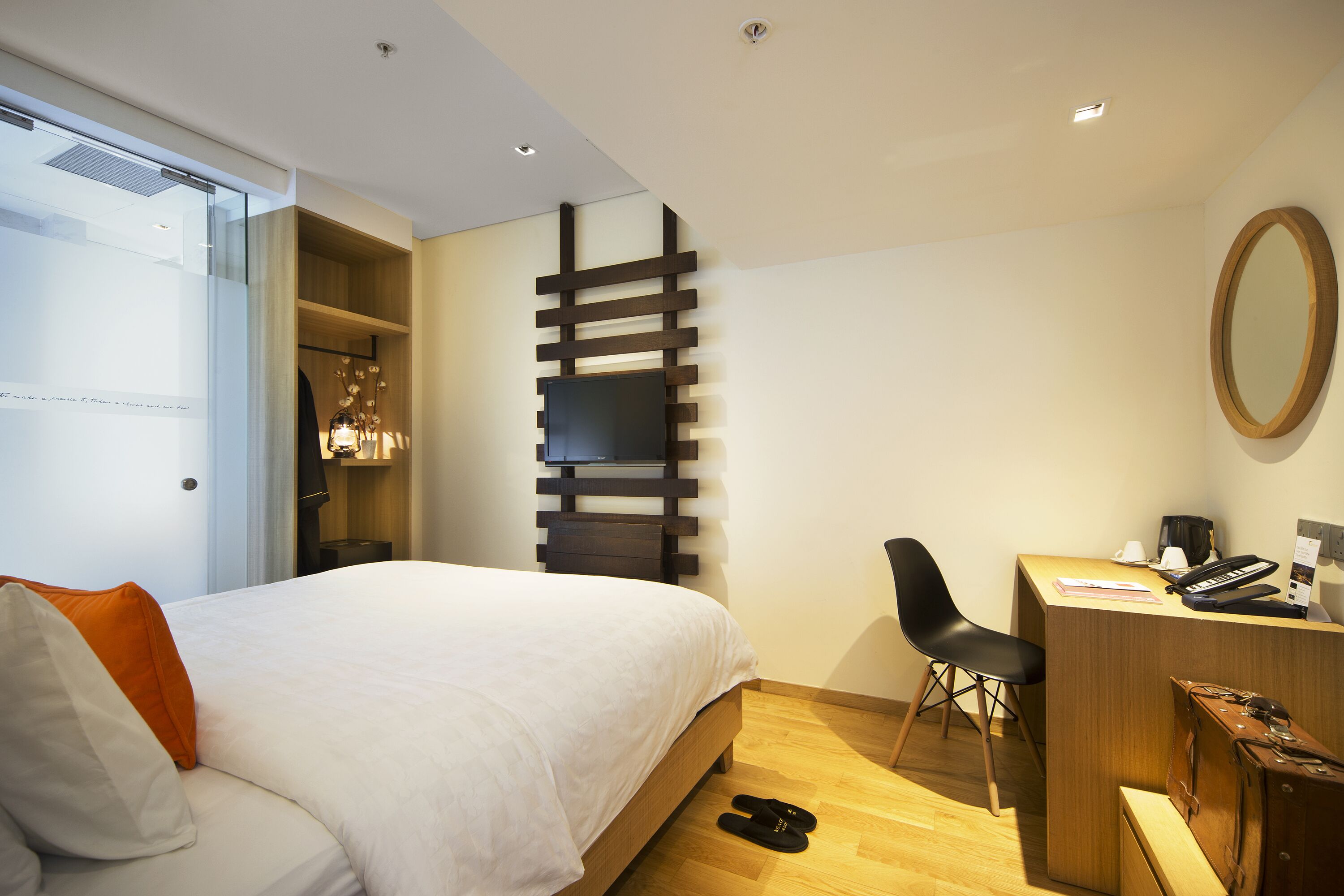 executive room, 1 king bed | 1 bedroom, in-room safe, iron/ironing board, free cots/infant beds